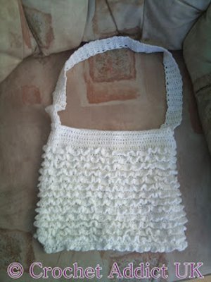 http://www.favequilts.com/master_images/Crochet/crochet-ruffle-bag.jpg
