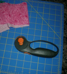 How to Make a Quilt: Rotary Cutter and Self Healing Mat