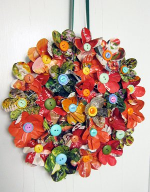 http://www.favequilts.com/master_images/Papercraft/magazine-wreath.jpg