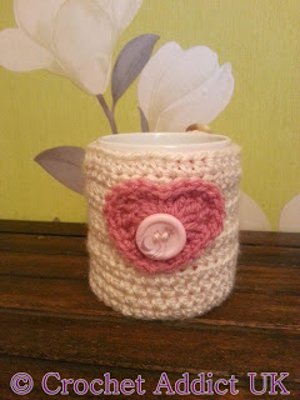 http://www.favequilts.com/master_images/Valentines-Day/Valentines-Day-Mug-Cozy.jpg