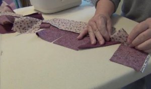 How to Sew Prairie Points Using Two Fabrics